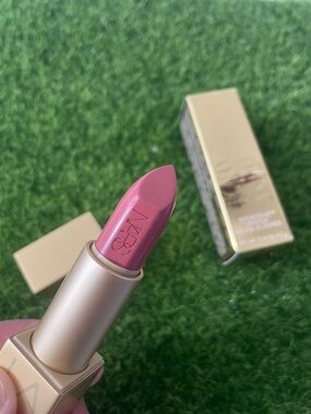 🆕 NARS Lipstick in Anita